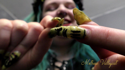 Mxtress Valleycat: My giant hands