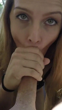 Grande rabuda gata aguça habilidades sexuais