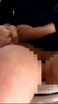 Uvízlá starší ženy - Kolekce masturbace na toaletě z 25 - Ep06