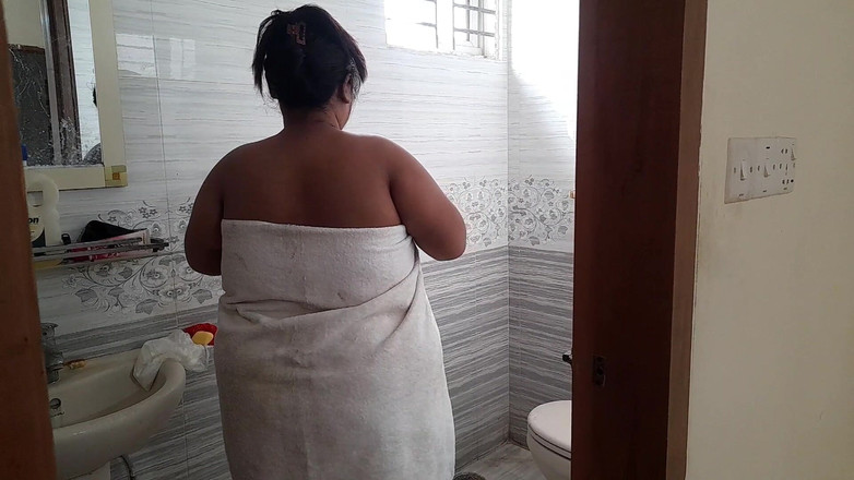 Aria Mia: Після виходу з ванної кімнати тіло залишив її тесть - чистий аудіо на хінді