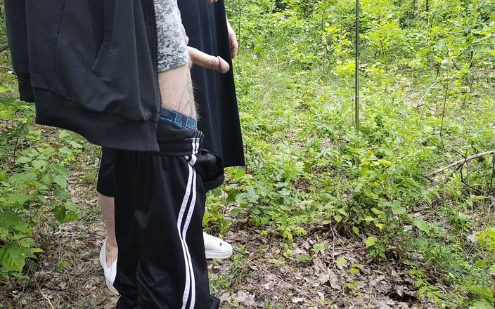 Zona901: Sousedka mi saje ptáka v parku a polyká horké sperma