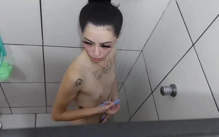 Carmona TS: The Girlfriend Went to Take a Shower and the Trans...