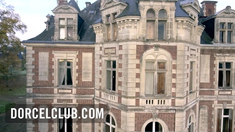 Dorcel Club: Trio torride avec 2 nanas magnifiques
