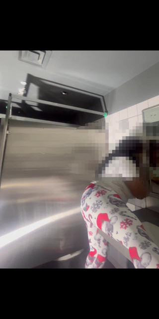 Anye Meshell: Beni Noel ağacının altında bulsan ne yapardın?