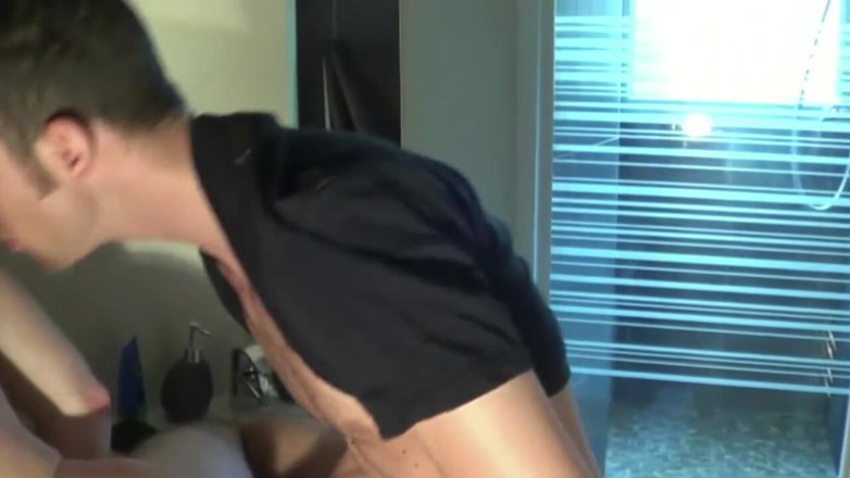 FRENCH PORNSTARS FUCKERS: Bị đụ bởi cokc lớn của người bạn Ả Rập của anh ấy