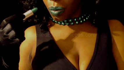 The Goddess Simone: Green envy lipstick fetish