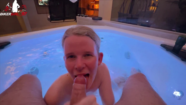 Bikergirl_97: Riskanter Geiler Blowjob Im Spa! Facial Voll in Meine Fresse