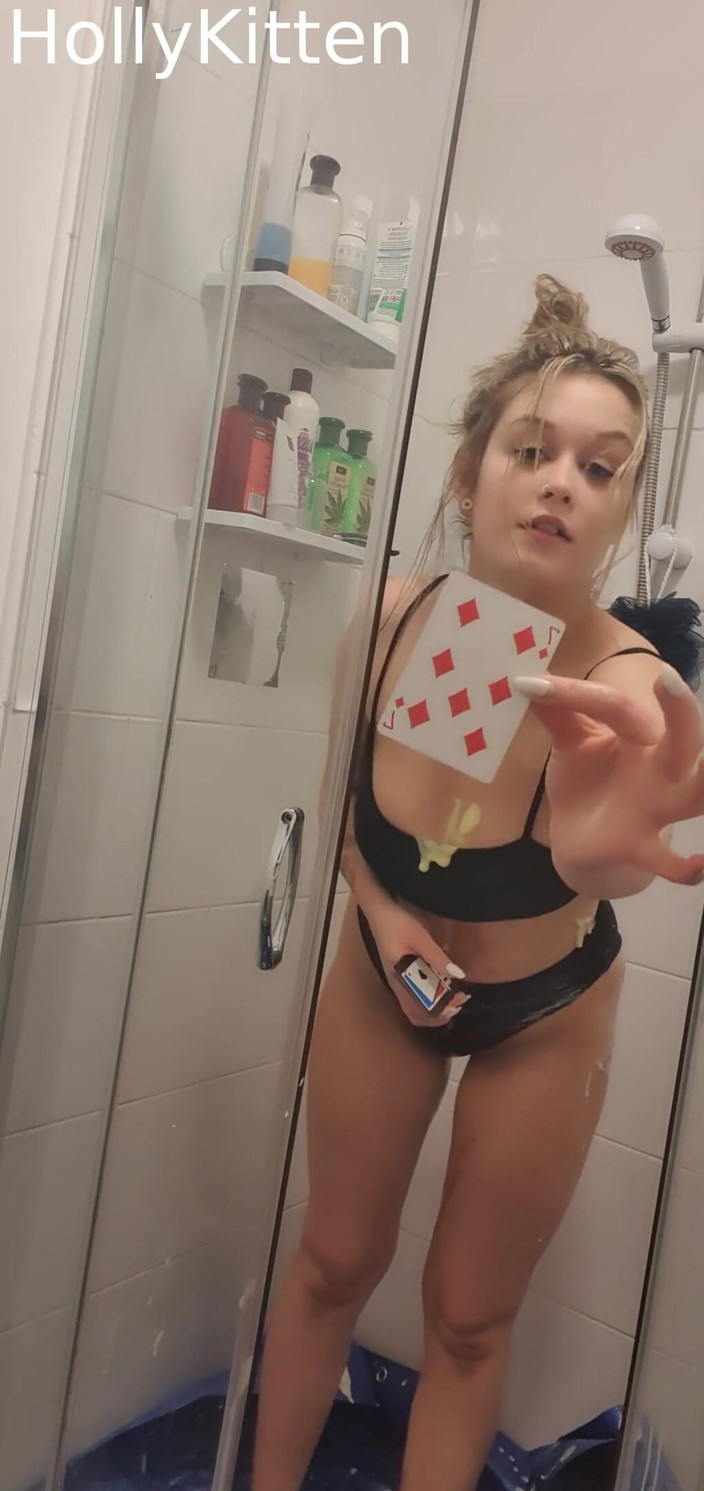 Holly Kitten: HollyKittenn - Provocare de cărți cu găleată peste cap