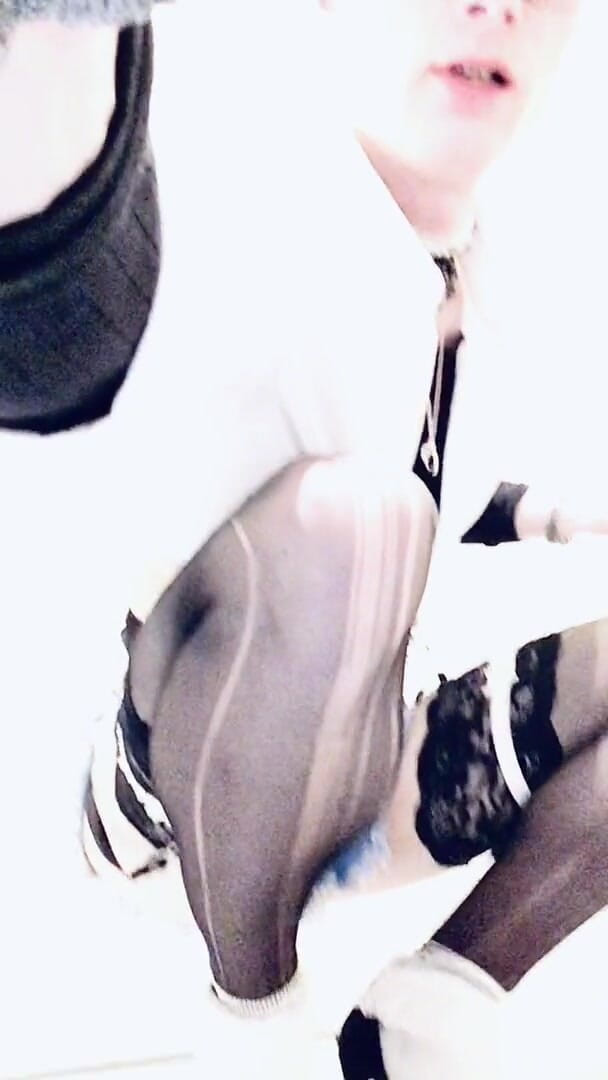 SissyCindySlut: Cindy sissy mostrata mentre si gode un dildo nero in...