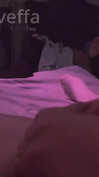 Eh bien depuis de supprimé notre vidéo du vendredi soir, nous avons décidé de faire une vidéo tardive rapide d’Adams, branlette au coucher