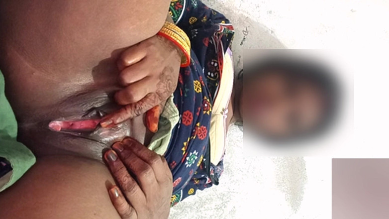 ExcitedWomen: Une bhabhi desi du village indien se fait baiser par...