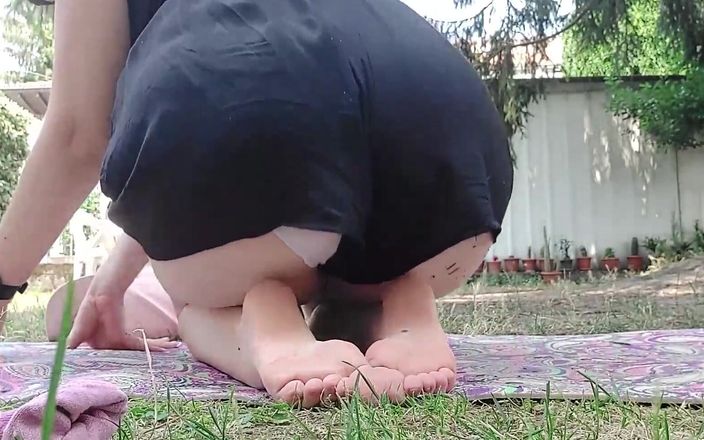 Nicoletta Embassi: Ela ama as meias sujas e os pés suados desta...