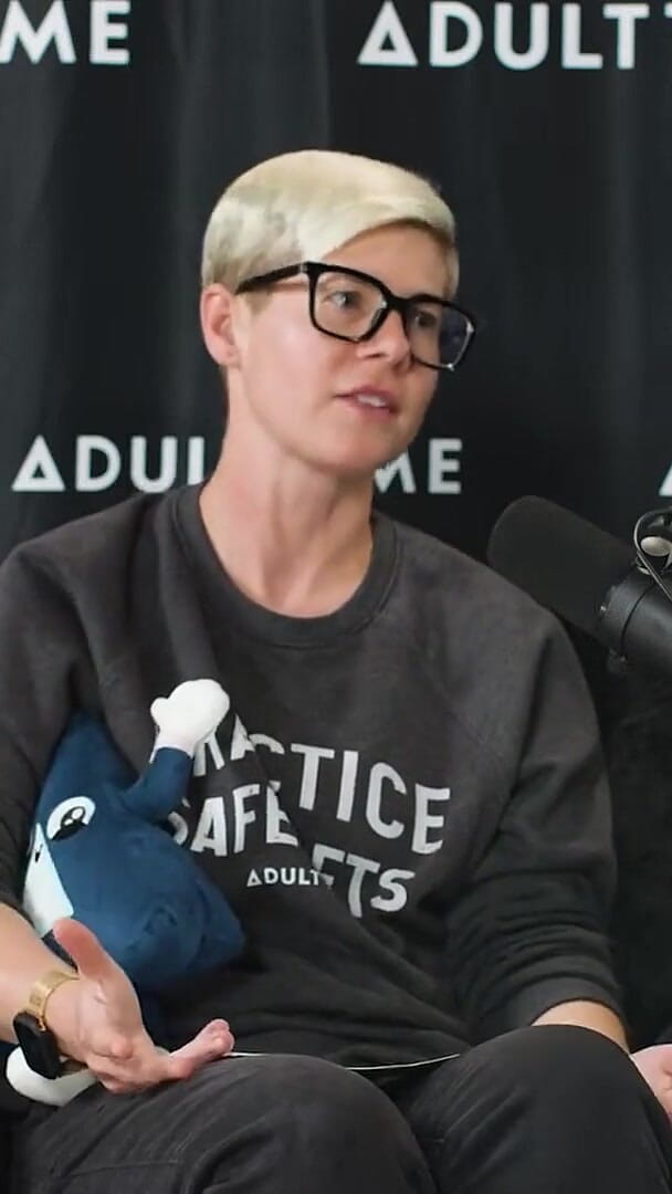 Adult Time Podcast: Sophia Locke: fantezi tatmini, euro pornosu ve yutma 122 yük | Adult...