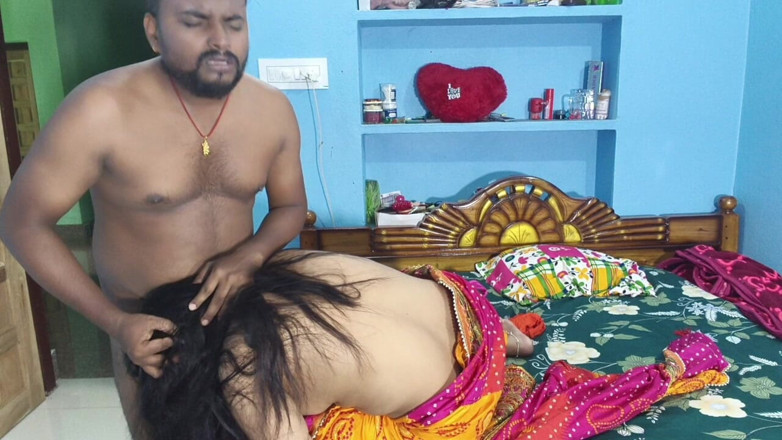 Sona bhabhi: 夫の兄が私を抱いた、私がモバイルでセルフィーを撮っているときに