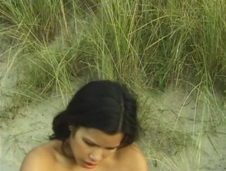 Flash Model Amateurs: eshiyaee randi samudr tat par rahte hue apni choot ragarti...