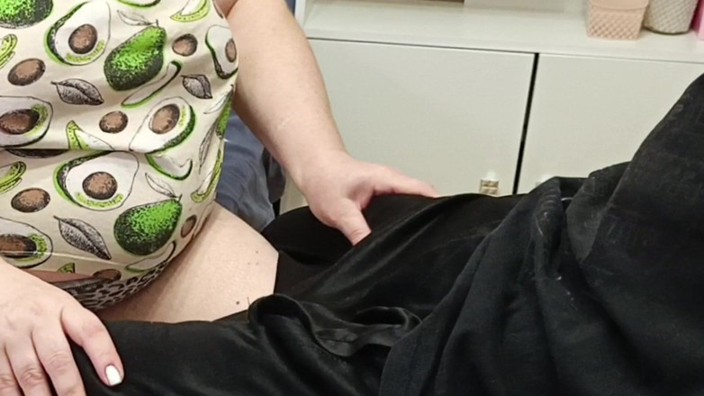 Zona901: Tetanggaku nyepong kontolku sampai aku crot di mulutnya