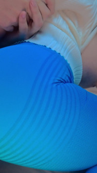 Memek becek cewek dengan celana yoga ketat ini dientot habis-habisan - lilykoti