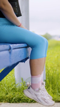 156 Bogini Obcisłe niebieskie legginsy: Prowokujące spodnie do jogi Ass Show