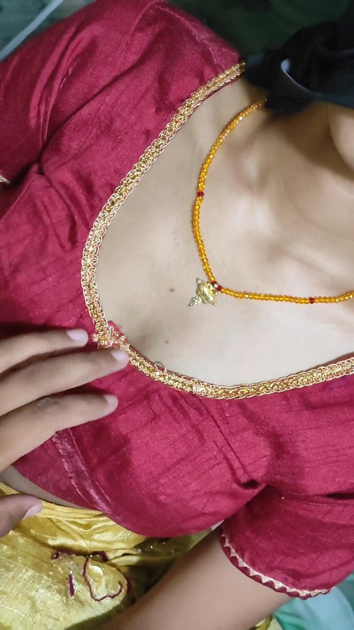 Gini272: Une bhabhi en sari jaune en hindi parle de tromperie...