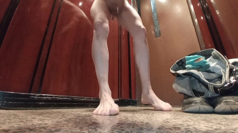 Dan Eagle: Svlékání na výtahu