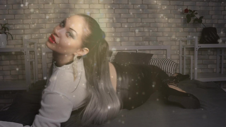 Goddess Misha Goldy: Нюхальщики каждый день! День 11 дрочи, неудачник