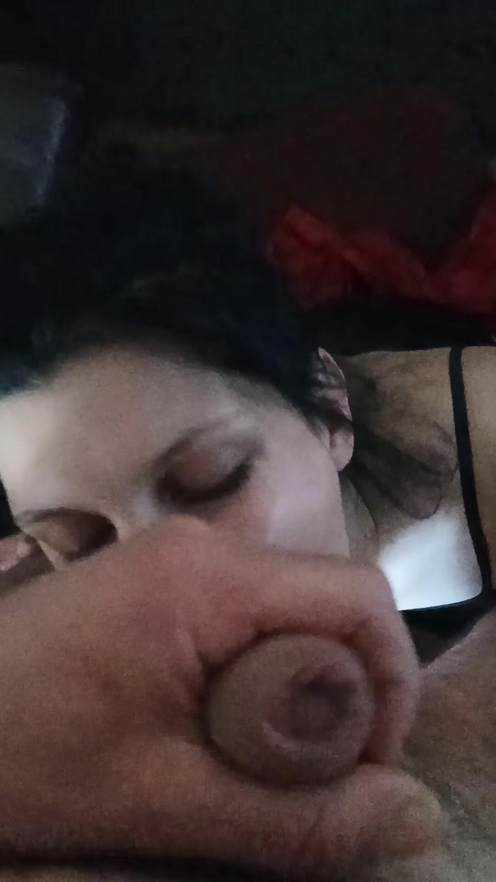 vuana: Skutečná domácí mrdková děvka saje velký penis