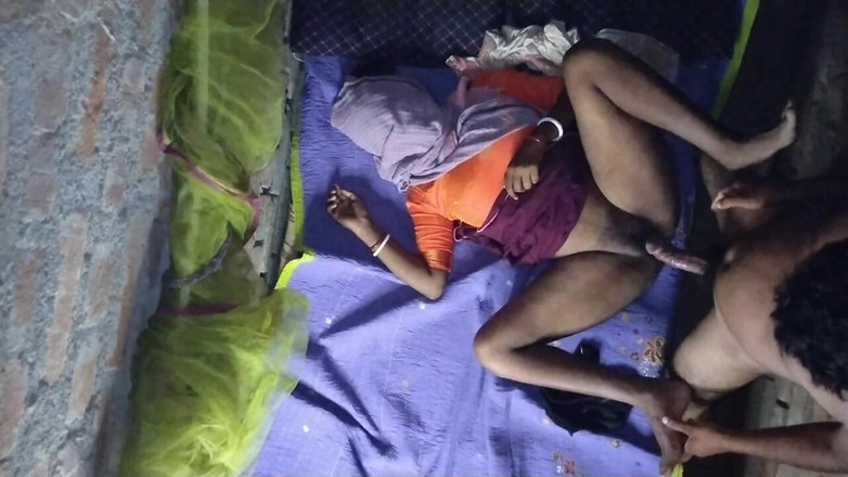 Pumi: Seks ganas sama kakak ipar india malam-malam! Video seks pasangan...