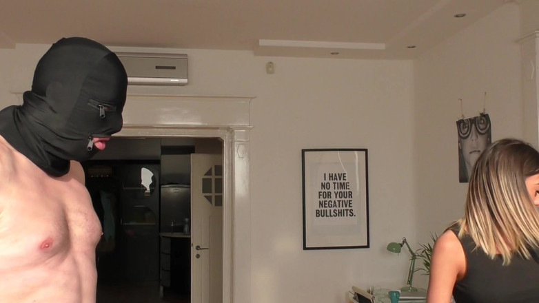 FemDorado: Competencia de bofetadas en la cara!