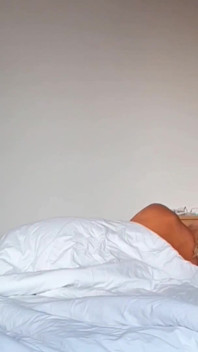 La moglie matura bionda amatoriale si gode il sesso nudo per svegliarsi