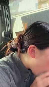Empat Finishing Eksplosif. Si cantik I-cup yang menerima setiap kejutan dengan santai, dari blowjob hingga cumshot.
