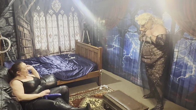 Aaexperiencesltd: Domina Satana se setká se slečnou Prasátkem