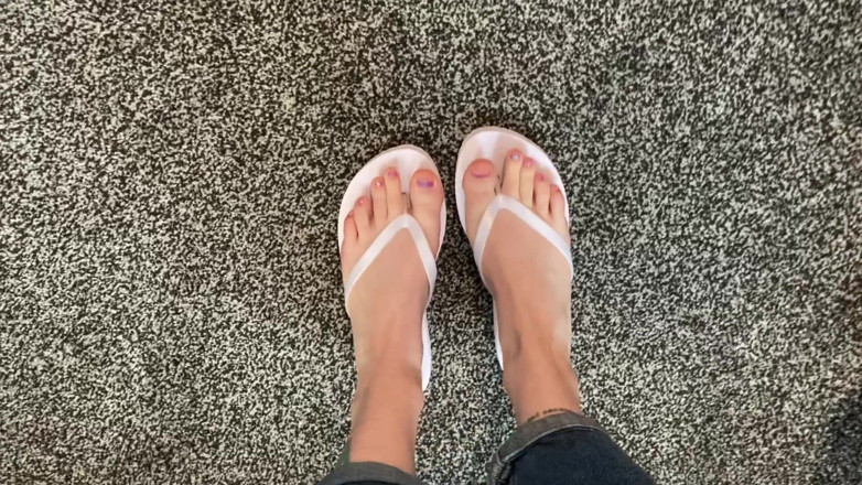 Alice Bean: Sandales, humiliation des pieds