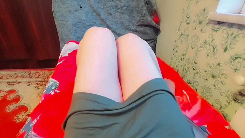 Kitty_Cross: Splendida trans che spazzola i capelli sotto la calda luce...