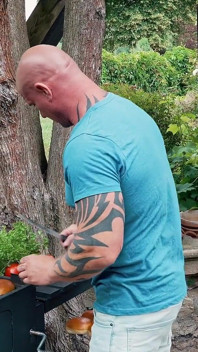Hot summer barbecue - maya ottiene il suo primo trio all'aperto