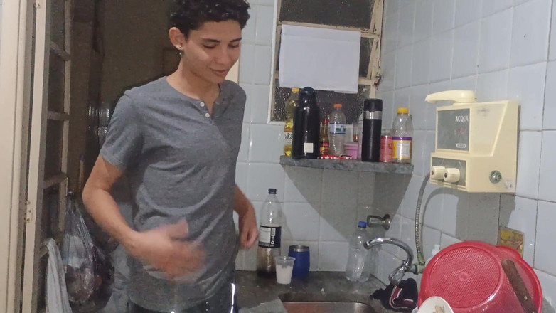 Jasmine santana: 그녀는 부모님이 없는 동안 의붓오빠에게 진짜 섹시하다고 설득합니다.