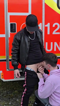 Eu fodi minha cadela gay em pêlo em estacionamento público - arriscada foda ao ar livre