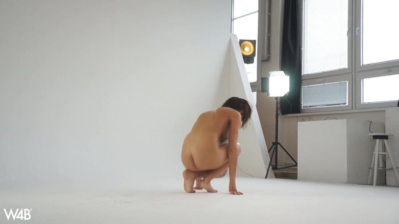 Watch4beauty: Casting Michaela Isizzu - Bts