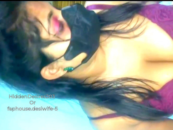 Desiwife: Мій сексуальний хлопець пестить себе пальцями в пизду зі сквіртом басту