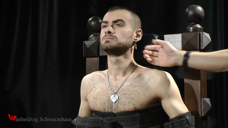 Wanheldvig: Zeus नकाब के नीचे गला घोंटना और पैरों के लिए बिजली