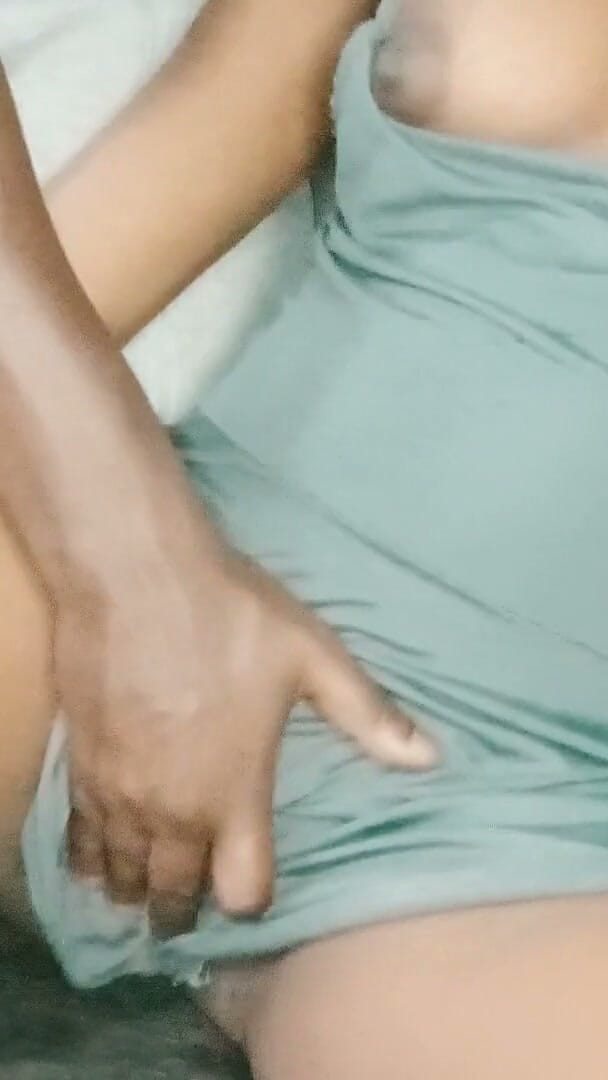 SPICYIT: Hermanastro Juega Con Sus Hermanastras Tetas Y Coño Vestido