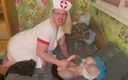 Milf Sex Queen: Sjuksköterska avrunkning till tranny kuk tills sperma