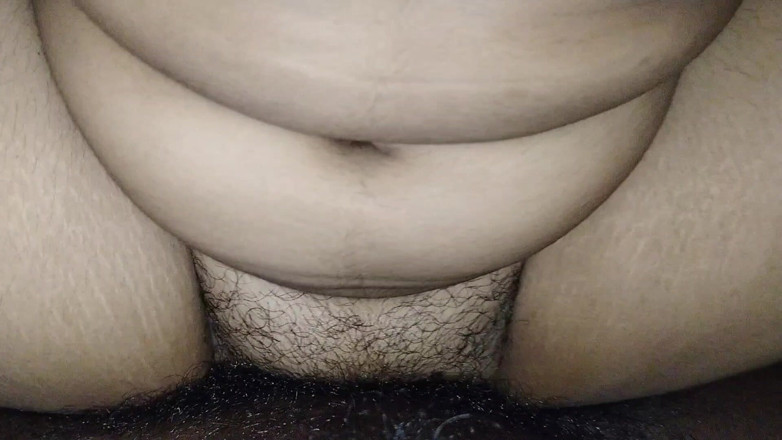 Hubby 23: Hintli kadın evde yalnızdı. Kayınbiraderi yengeyle seks yapıyor