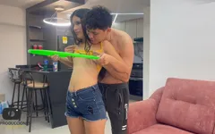 Minha tímida meia-irmã quer ser ginasta e eu a ajudo dando a ela a melhor foda de sua vida