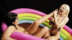 Pervy Studio: Feticismo del cibo e feticismo del piede con lesbiche sexy