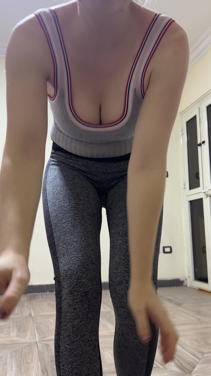 SweetLucy96: 素晴らしいボディとぴったりとしたレギンス