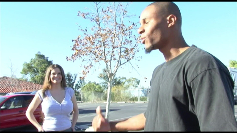 Big Black Pickup: Big titted MILF chce uprawiać seks międzyrasowy z młodszym czarnym...