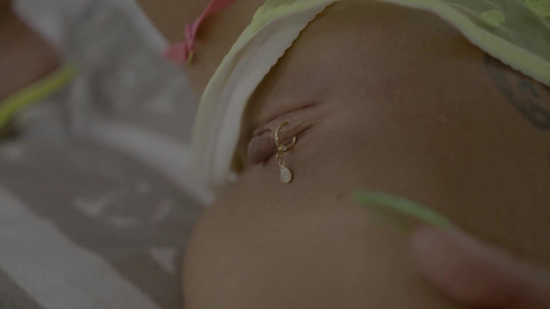 MILF and Big Wet Tits XXX: Geile milfs met enorme borsten tonen harde solo