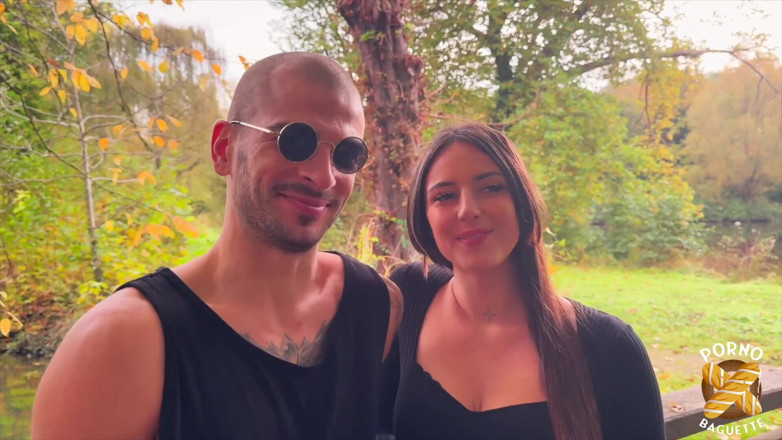 Porno Baguette: Vénus, guapa morena, le encanta follar duro