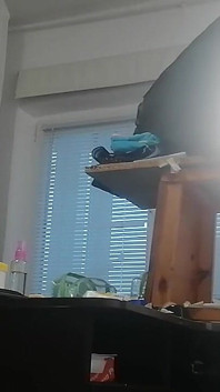 Sexy Amateurvrouw Vingert Haar Poesje Tot Een Orgasme.