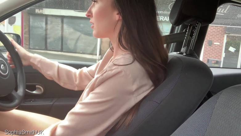 SophiaSmithUK: Sexy girl goes driving